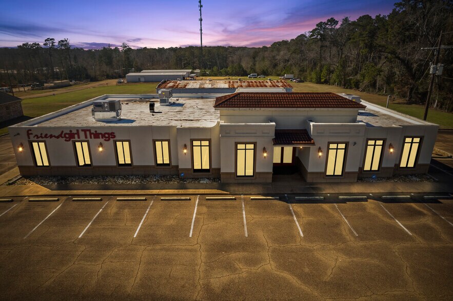 More Photos Of 1410 Apache Dr, Mccomb Freestanding For Lease