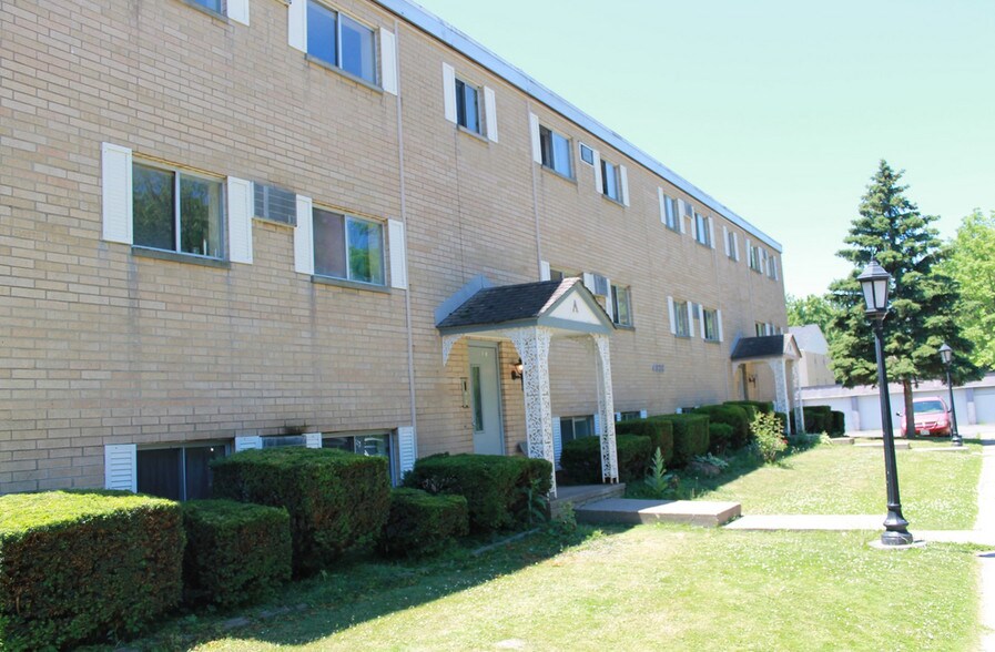 More Photos Of 1833-1845 E 31st St, Lorain Apartments For Sale