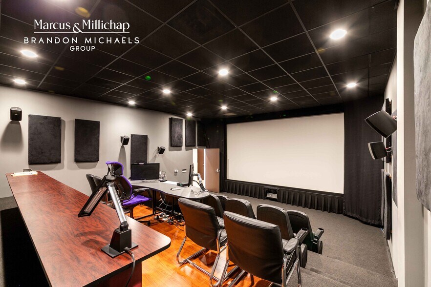 More Photos Of 2000 N Buena Vista St, Burbank Loft Creative Space For Sale
