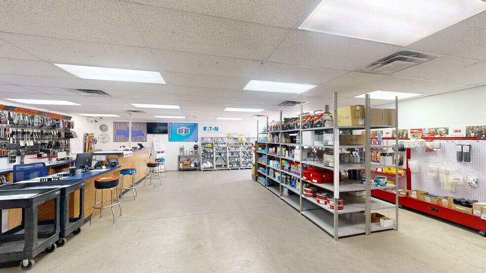 More Photos Of 1201 E Lake Francis Dr, Siloam Springs Warehouse For Lease