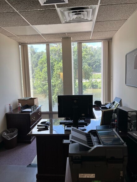More Photos Of 1012 Kanawha Blvd, Charleston Office For Lease
