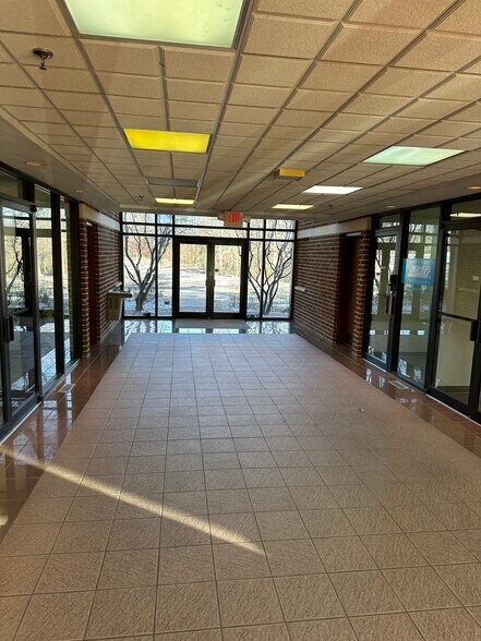 More Photos Of 4801 Hermitage Rd, Richmond Office For Lease