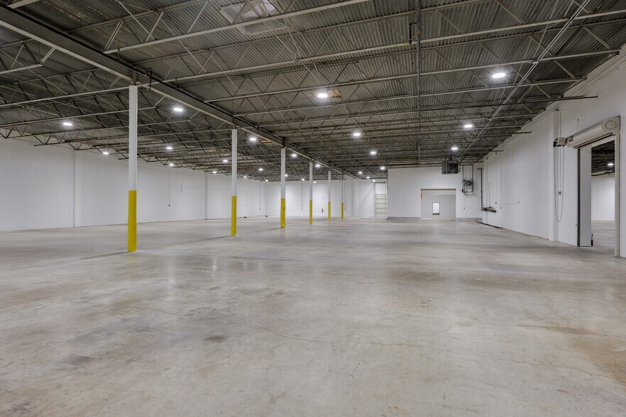 More Photos Of 5020-5022 Sharp St, Dallas Manufacturing For Sale