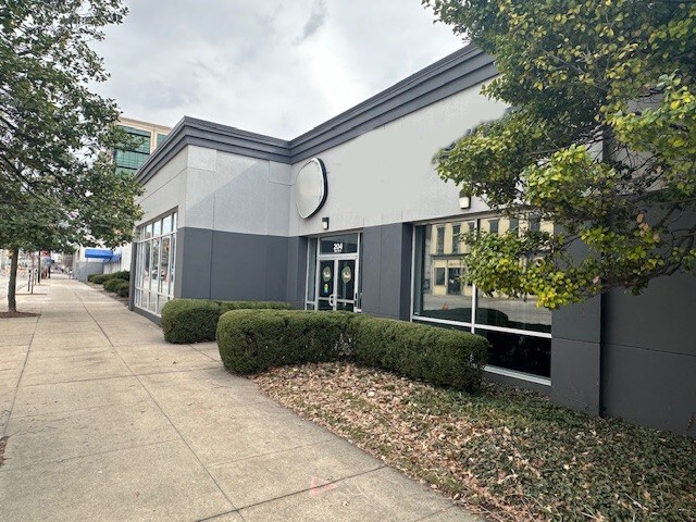 More Photos Of 204 E Market St, Louisville Medical For Lease