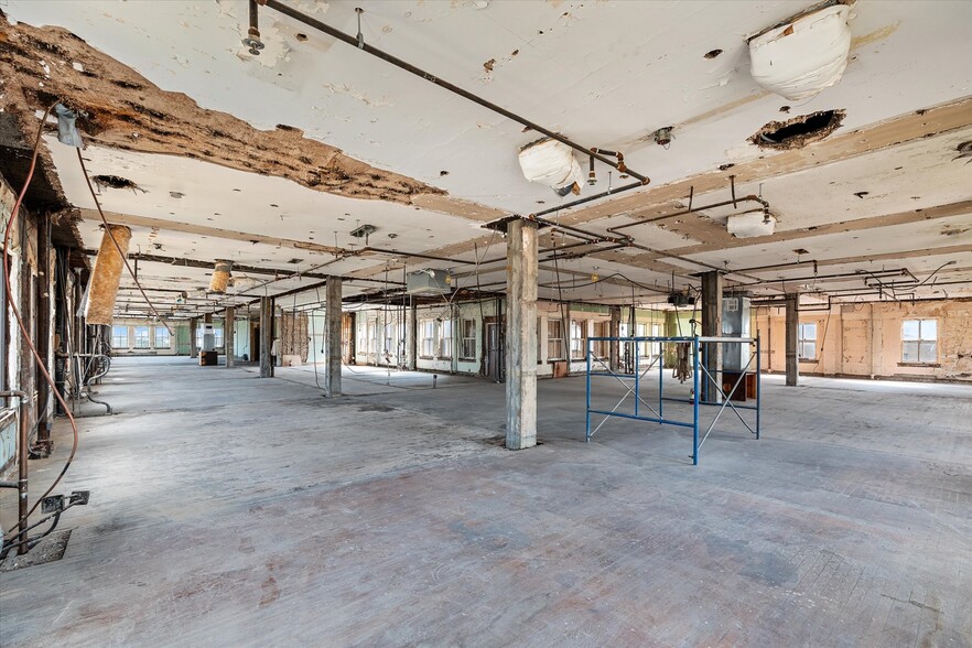 More Photos Of 610 Marshall St, Shreveport Office For Sale