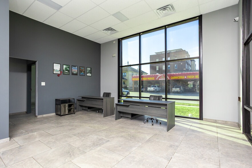 More Photos Of 453 N Jackson St, Frankfort Auto Dealership For Sale
