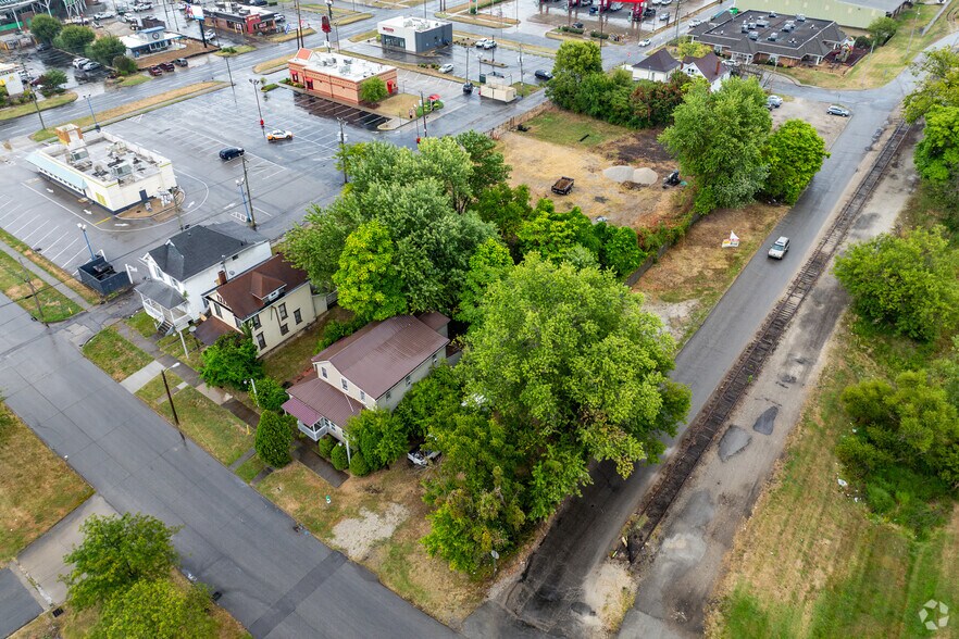 More Photos Of 2151 5th Ave REAR, Huntington Storefront Retail Office For Lease