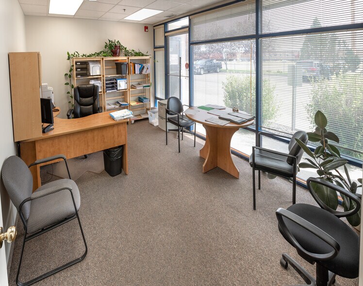 More Photos Of 4999 43rd St SE, Calgary Light Distribution For Sale