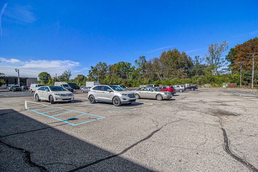 More Photos Of 17220 W 12 Mile Rd, Southfield Office For Sale