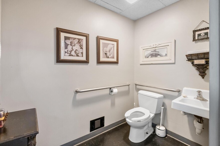 More Photos Of 110 S Lake St, Boyne City Restaurant For Sale