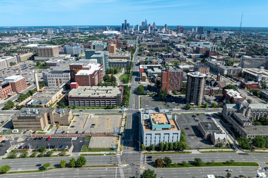 More Photos Of 110 E Warren Ave, Detroit Medical For Lease
