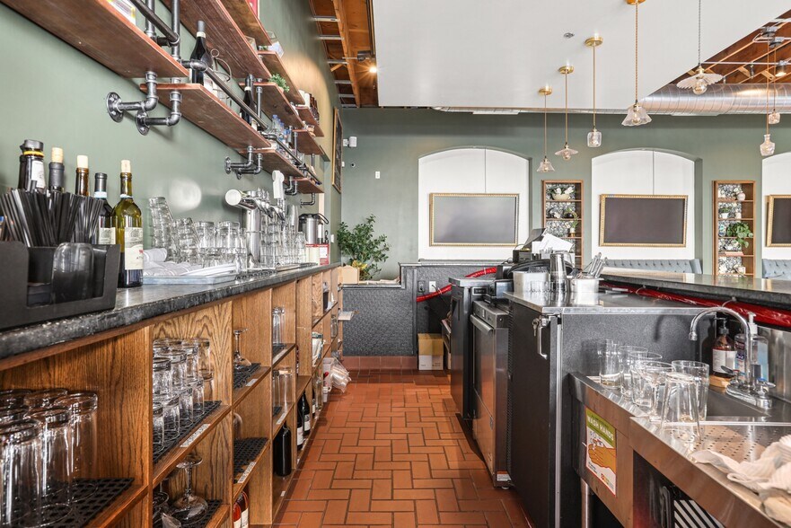 More Photos Of 2246 Larimer St, Denver Storefront For Sale