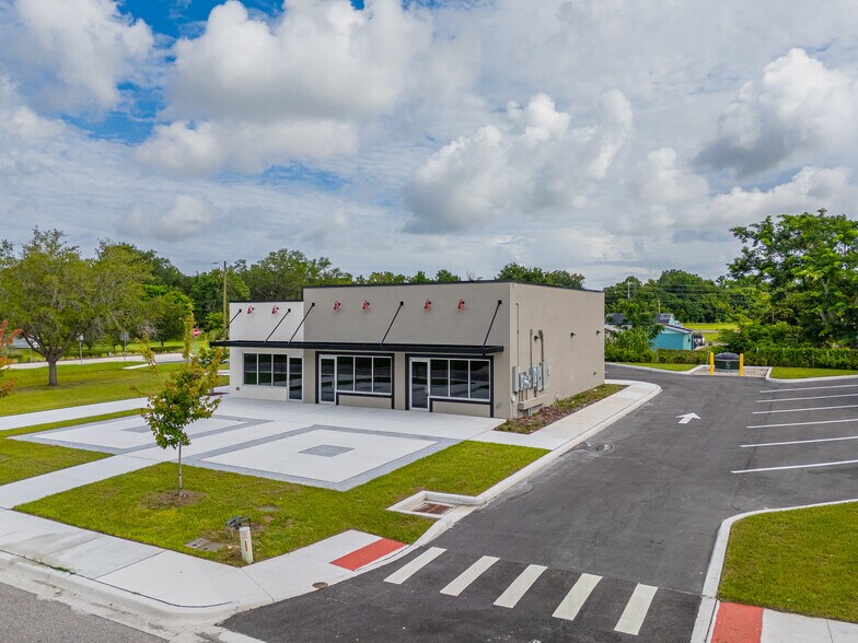 More Photos Of 215 Center St, Winter Garden Storefront For Lease