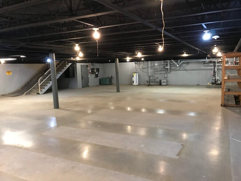 More Photos Of 124 S Main St, Pendleton Storefront Retail Office For Lease