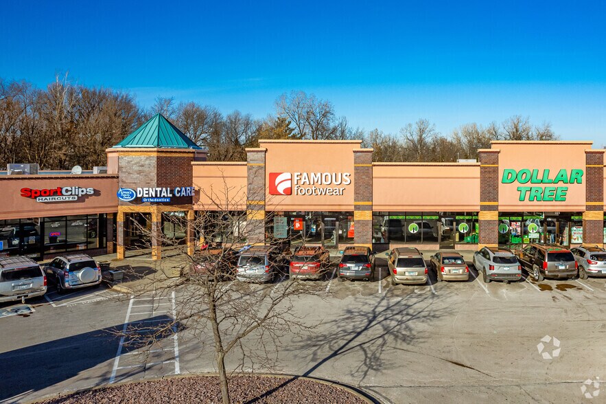 More Photos Of 905-955 E County Rd E, Vadnais Heights General Retail For Lease