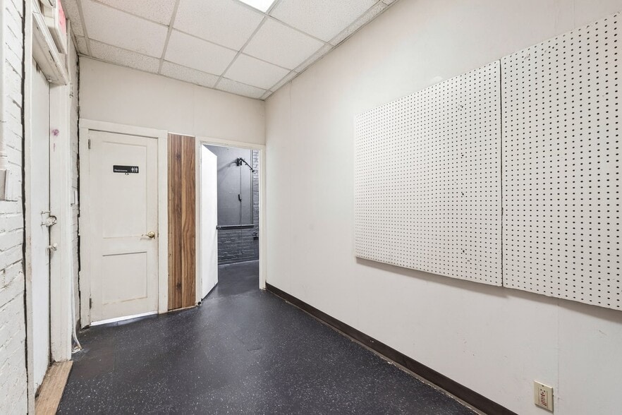 More Photos Of 5866 Love St, Austell Storefront For Sale