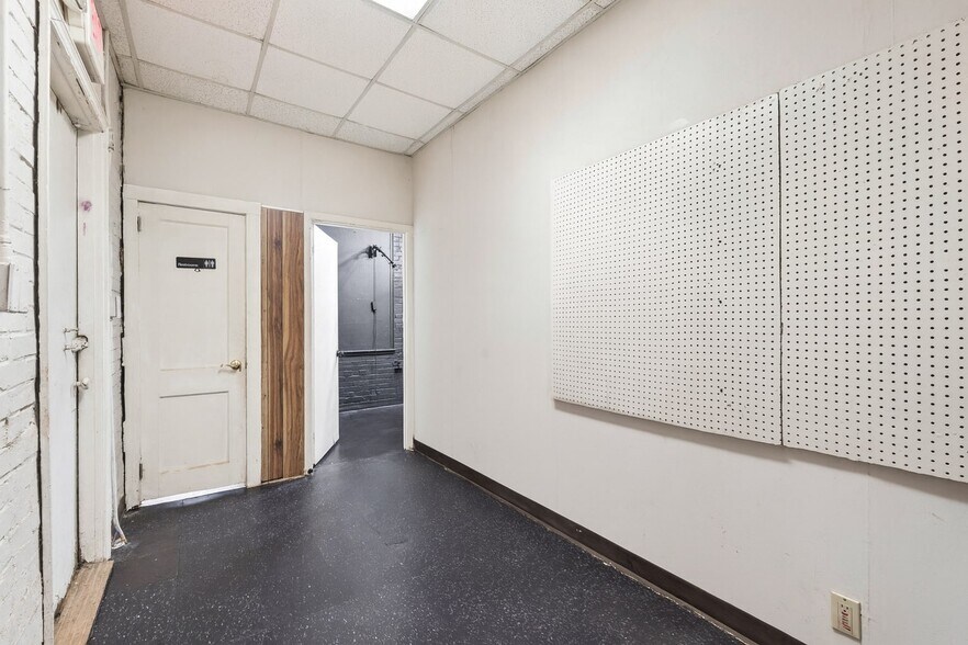 More Photos Of 5866 Love St, Austell Storefront For Sale