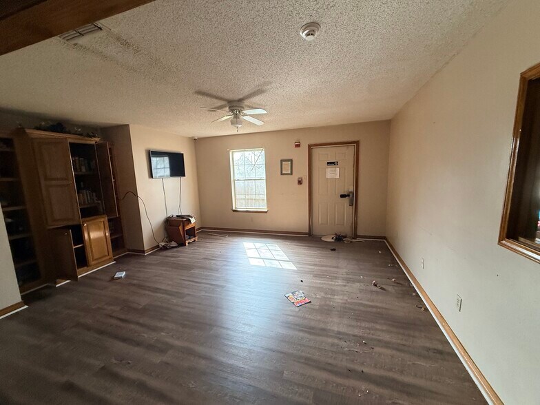 More Photos Of 425 Neches St, Jacksonville Office Residential For Sale
