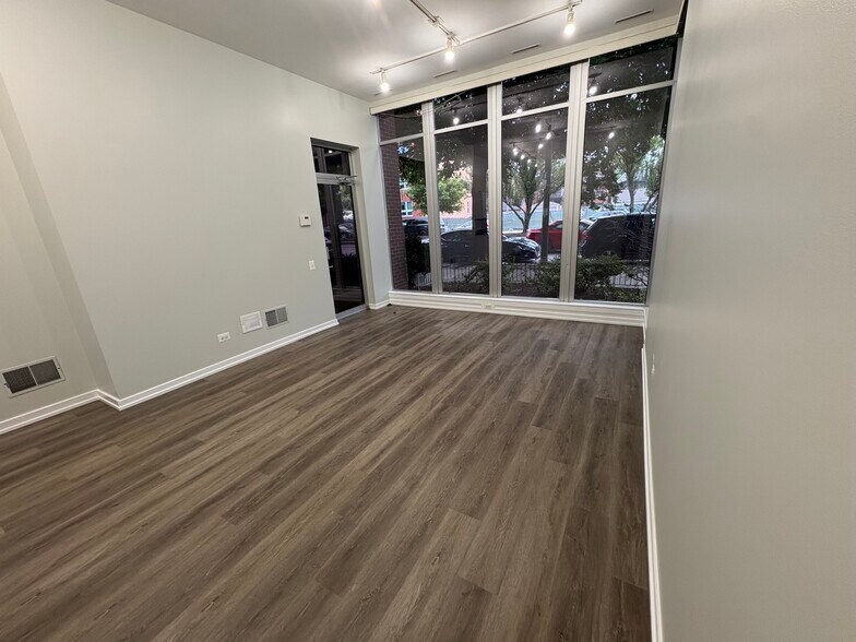 More Photos Of 2716 N Ashland Ave, Chicago Office Residential For Sale