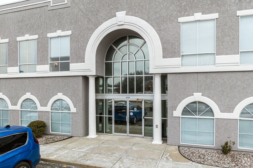 More Photos Of 3737 S Elizabeth St, Independence Office For Lease