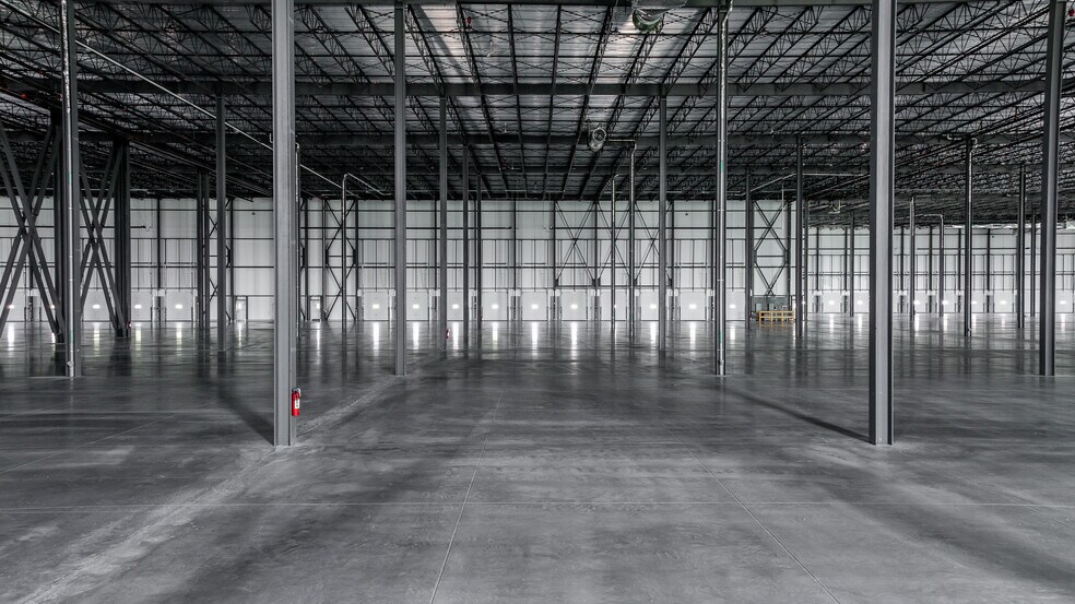 More Photos Of 25 Rue Léon-Malouin, Coteau-du-lac Distribution For Sale