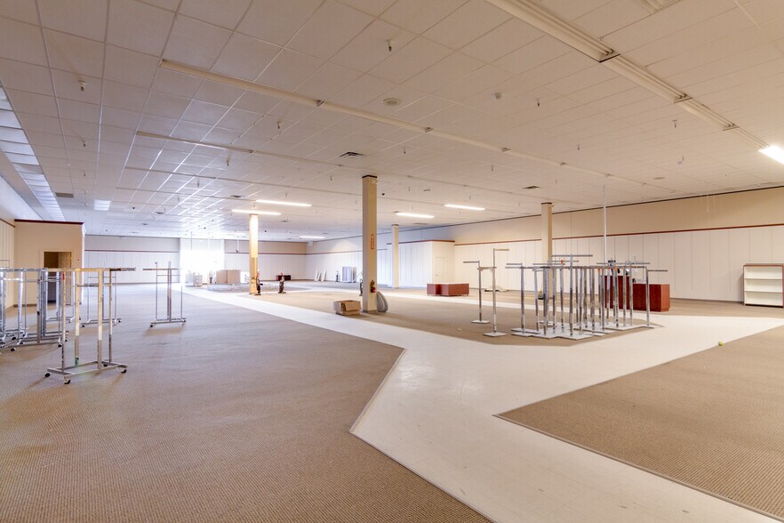 More Photos Of 2800 Hwy 71, Marianna Storefront For Lease