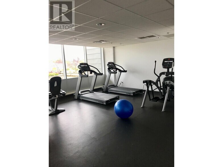 More Photos Of 550 W Broadway, Vancouver Office For Sale