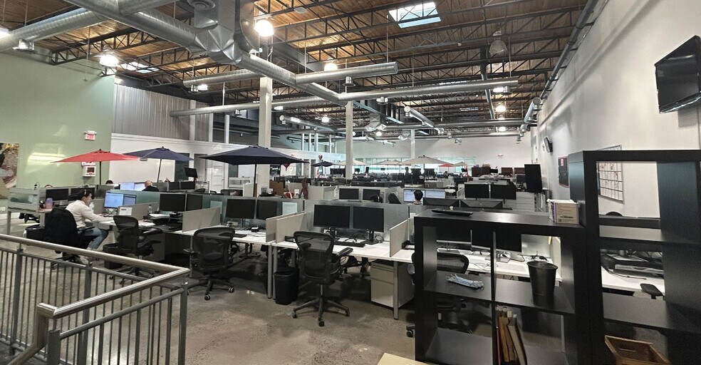 More Photos Of 352 Doug Duncan Dr, Newmarket Office For Lease