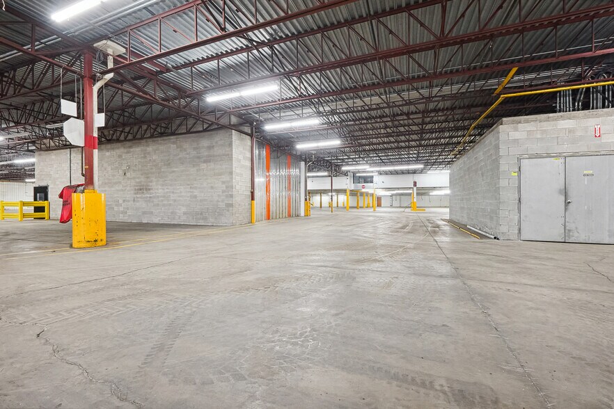 More Photos Of 800 Rue Pierre-Caisse, Saint-jean-sur-richelieu Manufacturing For Lease