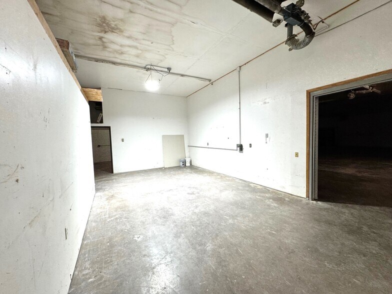 More Photos Of 4610 Femrite Dr, Madison Warehouse For Lease