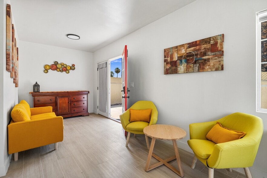 More Photos Of 526 S Warm Sands Dr, Palm Springs Hotel For Sale