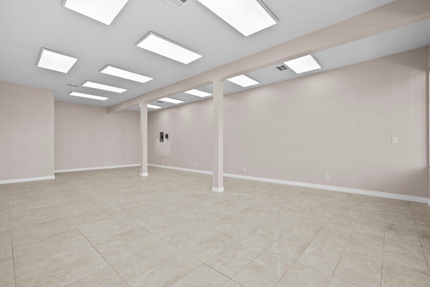 More Photos Of 13416 Van Nuys Blvd, Pacoima Storefront Retail Residential For Lease