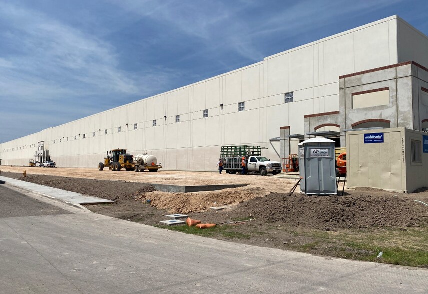 More Photos Of 1401 E Capote Central Ave, Pharr Warehouse For Lease