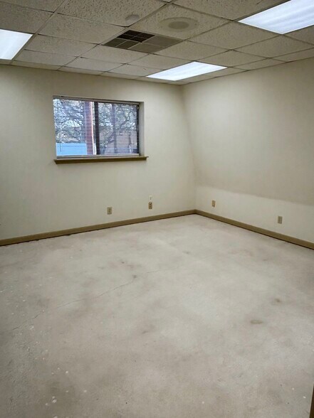 More Photos Of 2340 W R Larson Rd, San Antonio Manufacturing For Lease