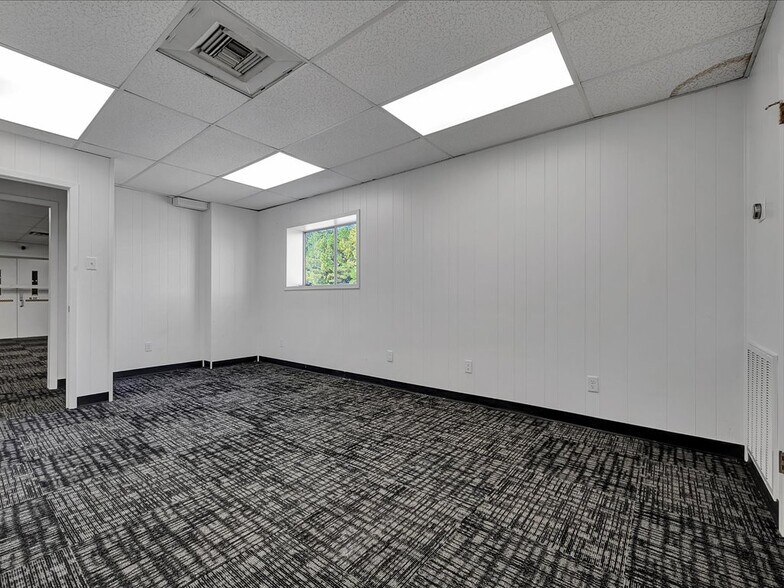 More Photos Of 3804 South St, Nacogdoches Warehouse For Sale