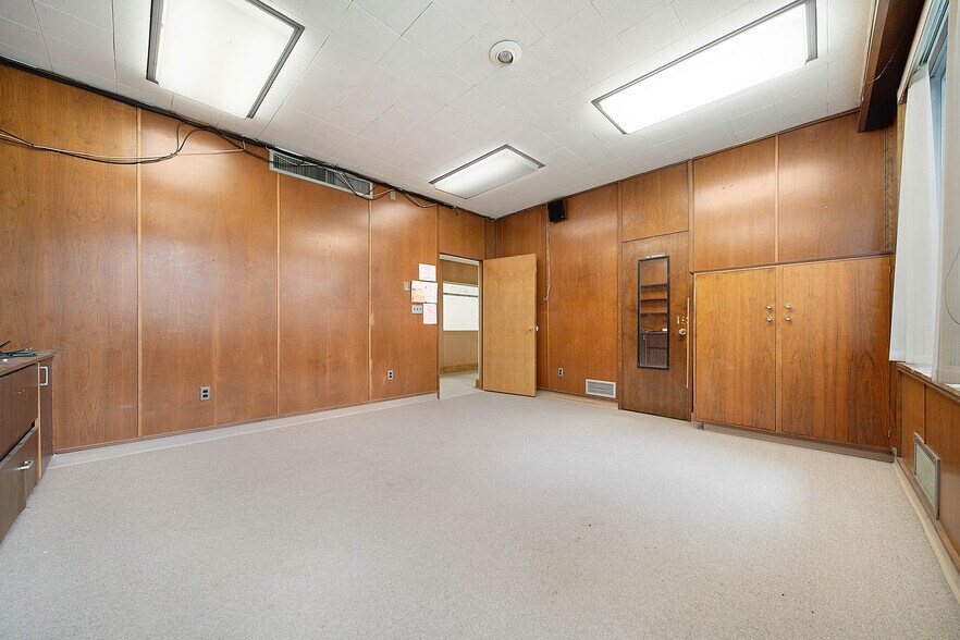 More Photos Of 19711 Greenfield Rd, Detroit Religious Facility For Sale