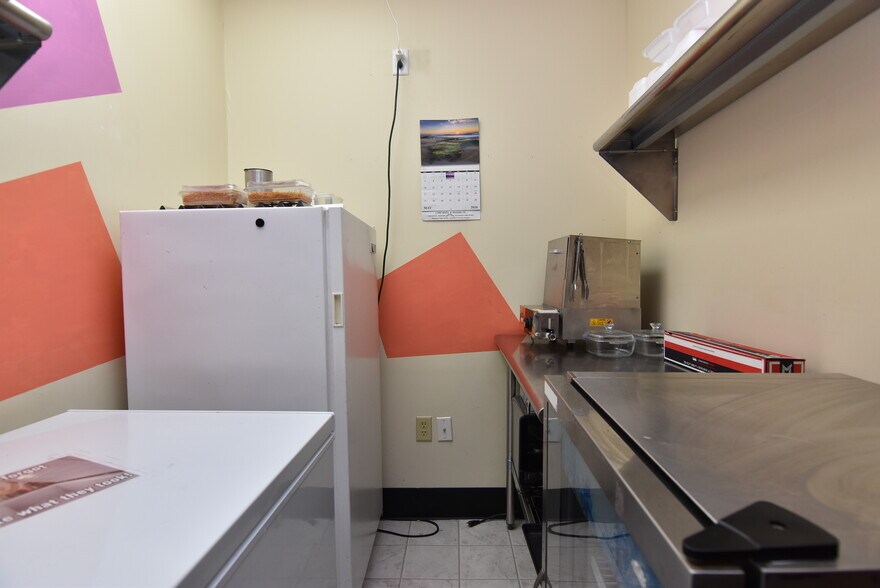 More Photos Of 10 S Walnut St, Milford Restaurant For Sale