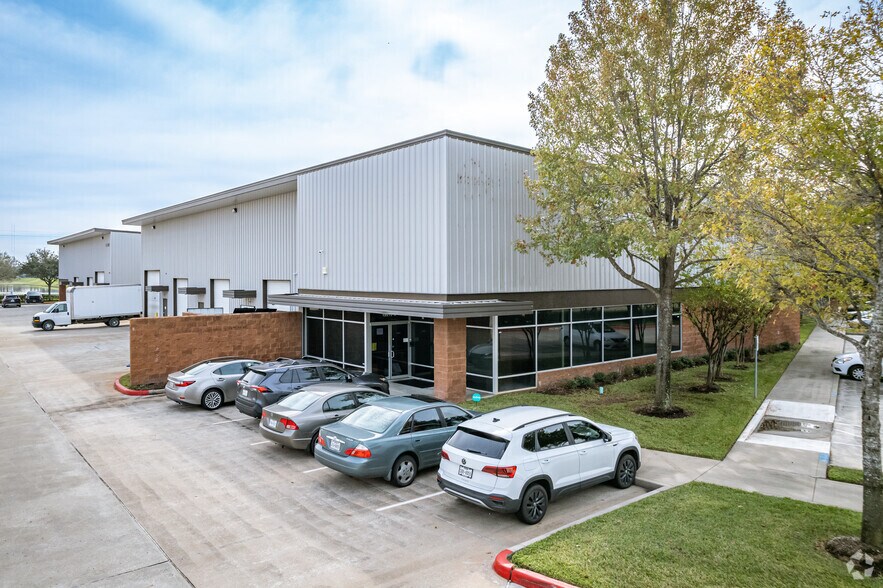 More Photos Of 13215 Stafford Rd, Missouri City Warehouse For Lease