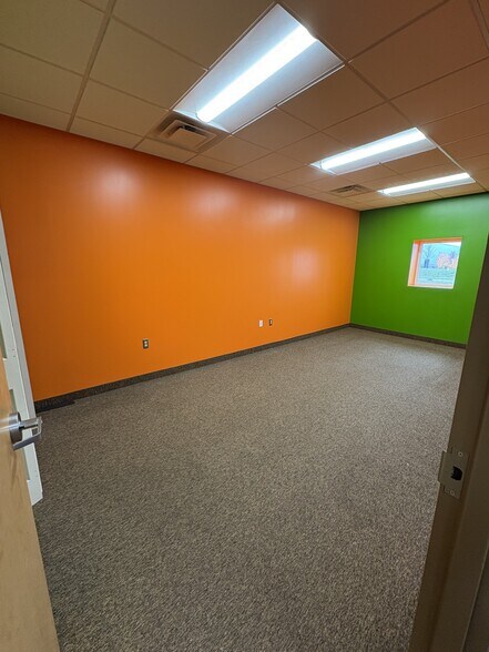 More Photos Of 867-887 Grand Oaks Dr, Howell Warehouse For Lease