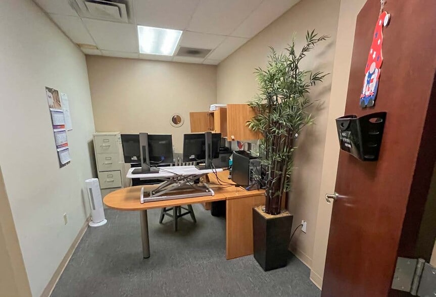 More Photos Of 1769 Latham St, Memphis Distribution For Sale