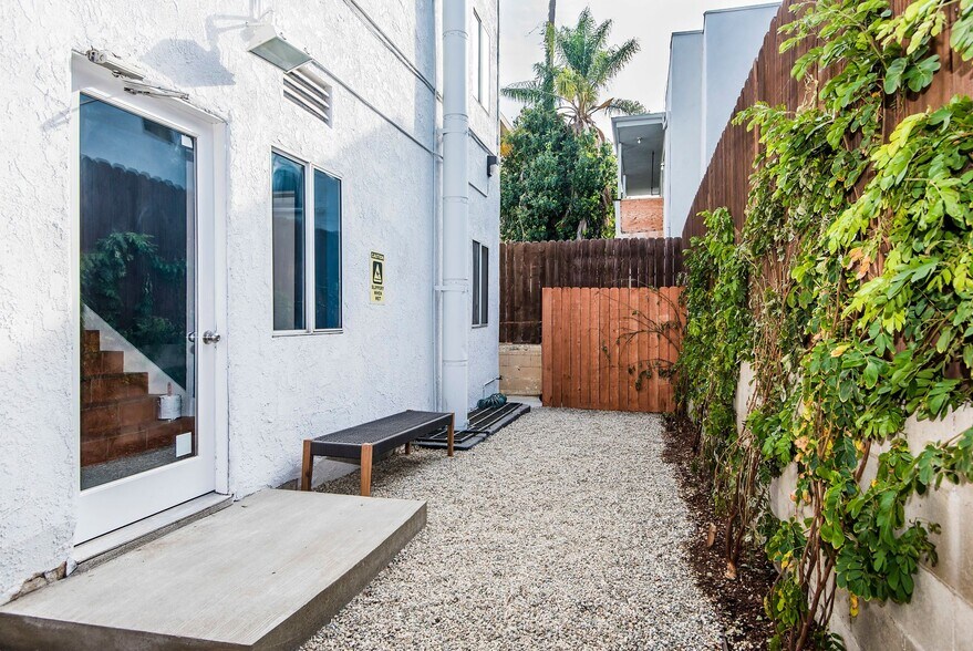 More Photos Of 1439 N Curson Ave, Los Angeles Apartments For Sale