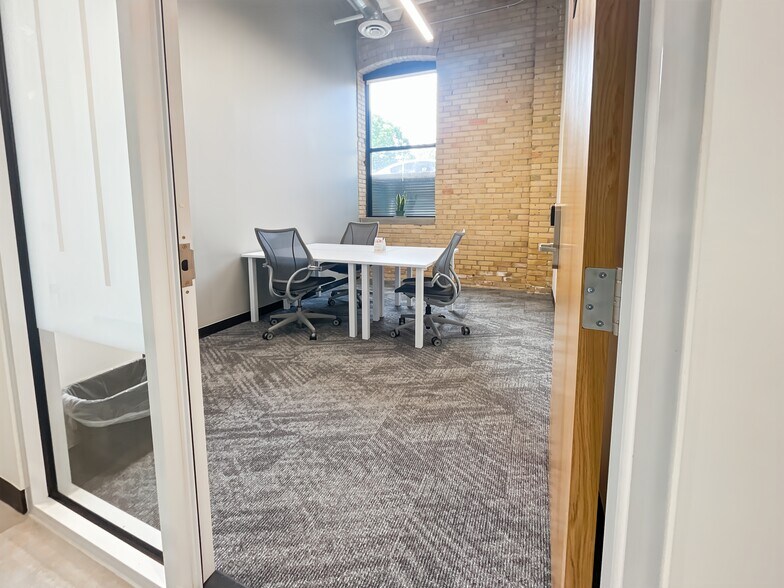 More Photos Of 30 Powerhouse St, Toronto Coworking Space
