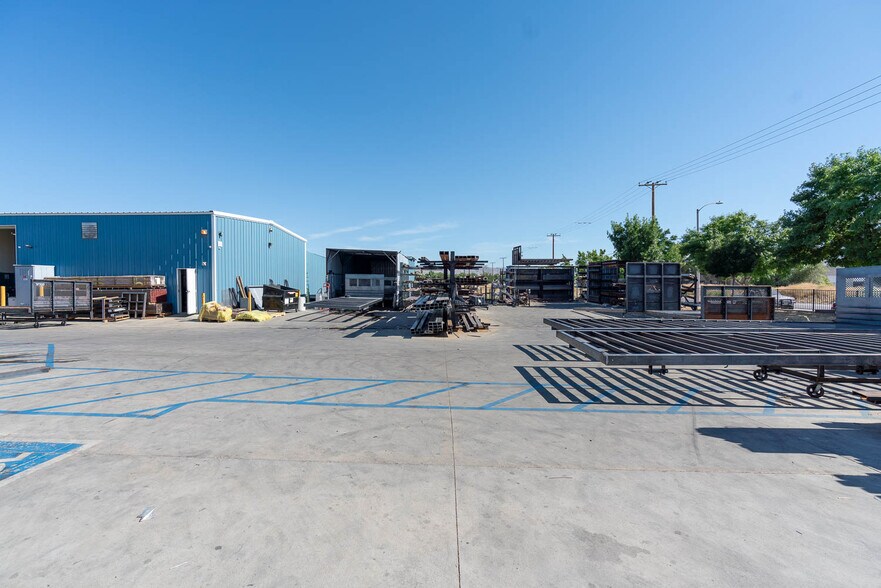 More Photos Of 39006 20th St E, Palmdale Auto Repair For Lease