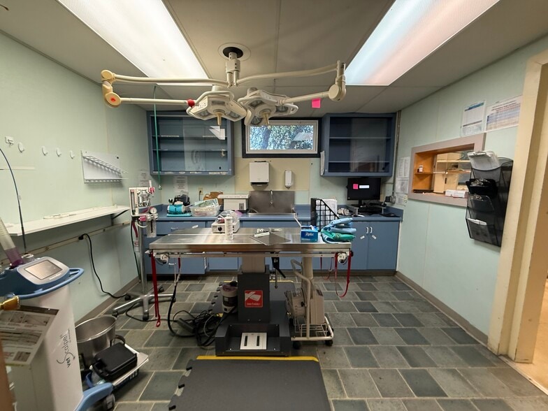 More Photos Of 3309 Bragg Blvd, Fayetteville Veterinarian Kennel For Lease