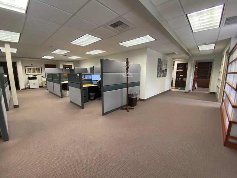 More Photos Of 97 John Clarke Rd, Middletown Office For Sale