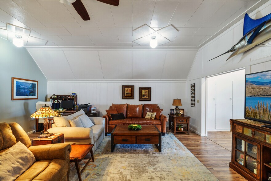 More Photos Of 104 N 3rd St, Kremmling Storefront Retail Residential For Sale