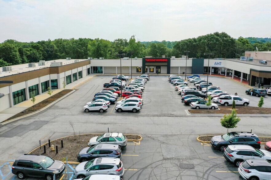 More Photos Of 3715 E North St, Greenville Unknown For Lease