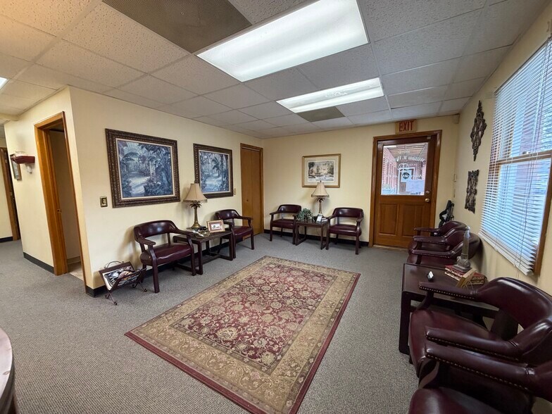 More Photos Of 100 Morgan Pl, Summerville Office For Lease