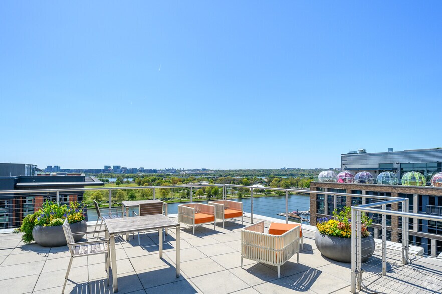 More Photos Of 800 Maine Ave SW, Washington Coworking Space