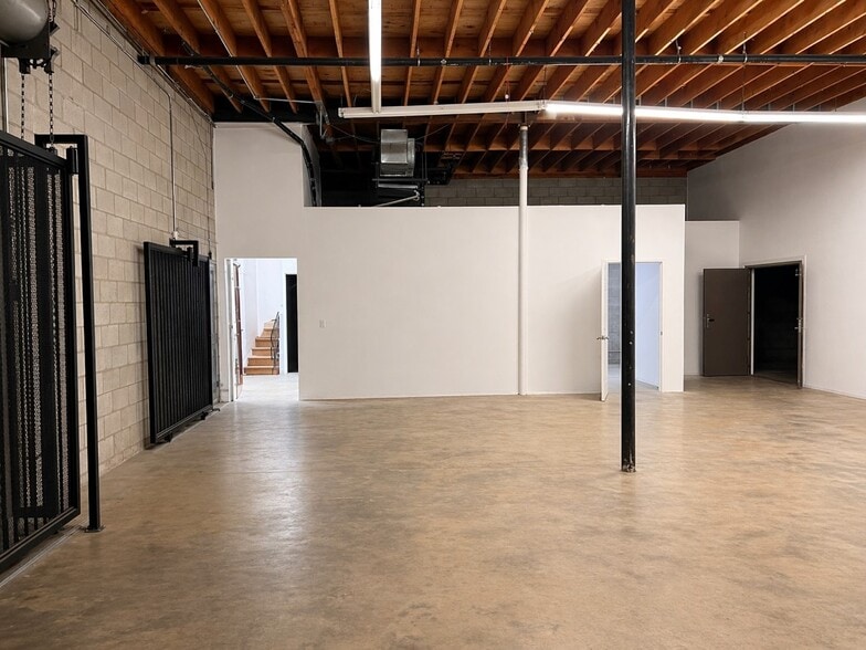 More Photos Of 14732 Lull St, Van Nuys Warehouse For Sale